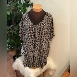 Woman Within Plus Size 6X/42-44 White & black Floral V-Neck Tunic Top